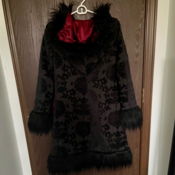 Widow brocade coat dolls kill - Picture 4 of 5